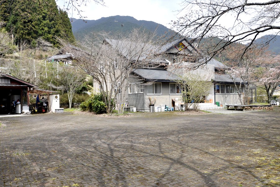 「神崎郡神河町 大自然に囲まれた神河町より洋風のお家が登場です(pﾟ∀ﾟq)」のメイン画像