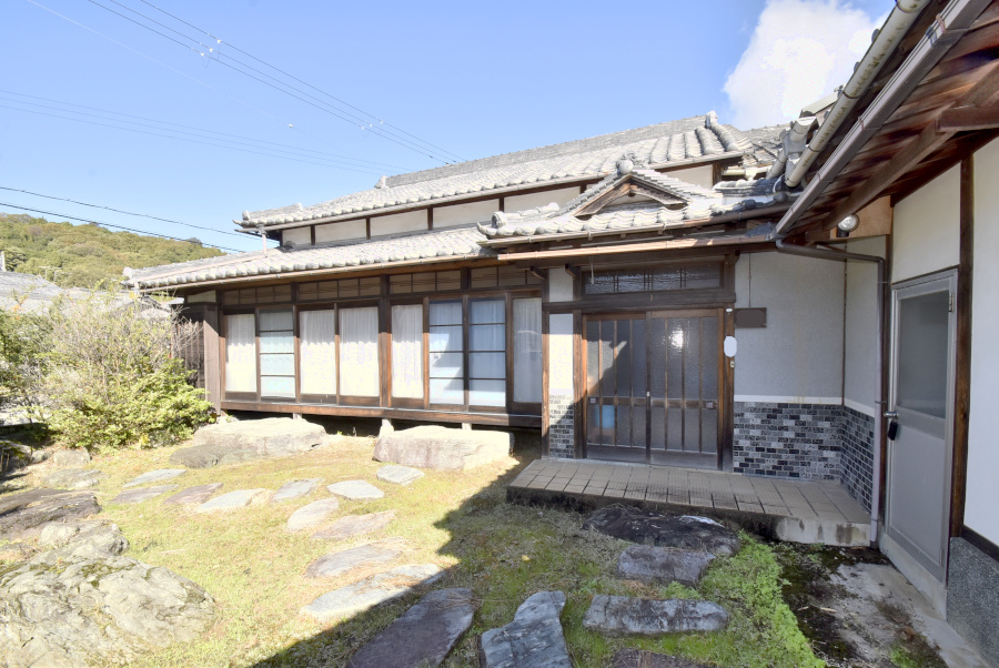 広々農地付！たつの市揖西町の日本家屋のサムネイル画像1