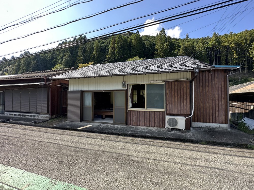 「2,000坪超の山がついた、車8台駐車可能の小さな古民家！有田川町清水の物件」のメイン画像