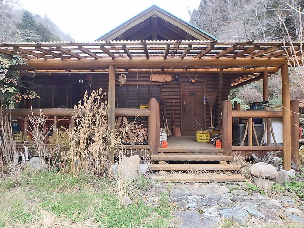 「澄んだ沢と岩風呂が魅力！紀の川市上鞆渕のログハウス」のメイン画像