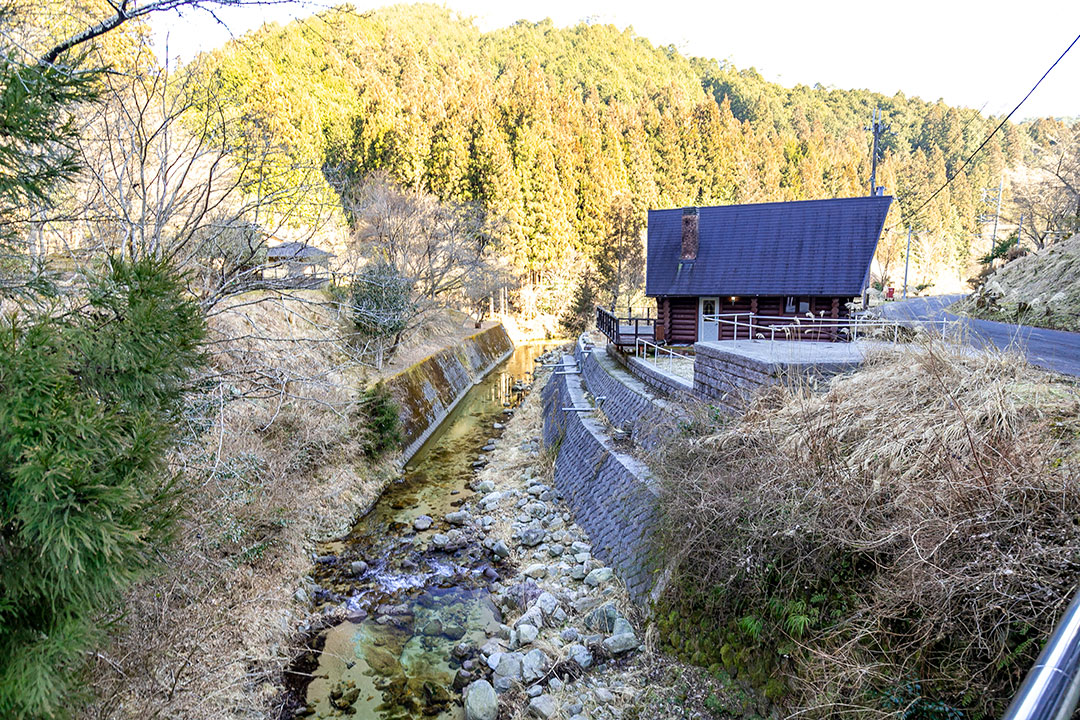 「ウッドデッキから渓流釣りが楽しめる清流に面するログハウス!東吉野村」のメイン画像
