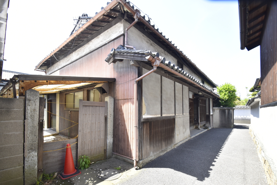 「広々とした古民家♪姫路市飾磨区の137坪敷地物件」のメイン画像