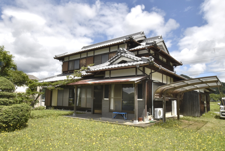 「田園風景を楽しめる広々敷地の日本家屋物件!市川町の物件」のメイン画像