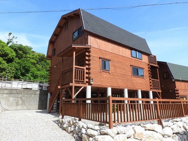 「ビーチの前に建つ新築ログハウス」のメイン画像