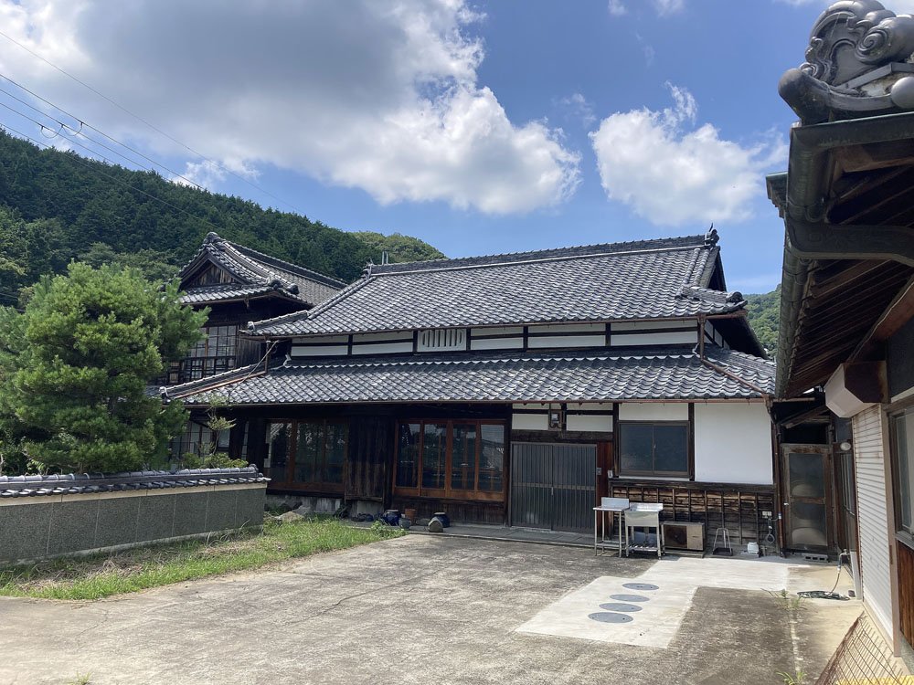 「老舗旅館のような佇まい！紀の川市西山田の多目的利用可能物件」のメイン画像