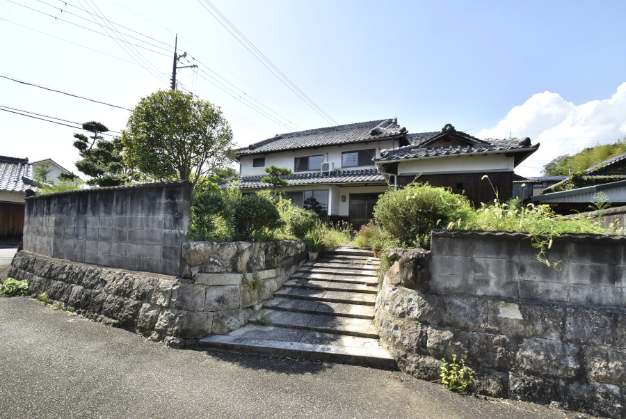 「ひな壇地に建つ8DKの日本家屋物件！たつの市揖西町」のメイン画像