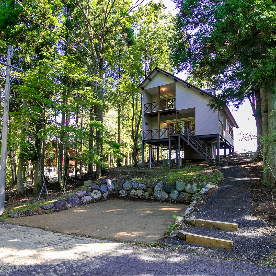 「四季折々の自然美に囲まれる！高山市荘川町野々俣翠峯苑の中古別荘物件」のメイン画像