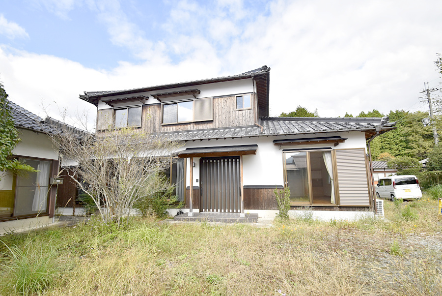 「2世帯に最適！広々405坪敷地の離れ・倉庫・蔵付き一宮町の物件」のメイン画像