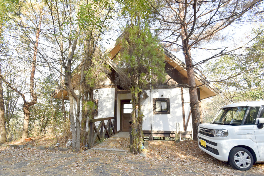 「吹抜け天井で開放感抜群！上郡町播磨自然高原Q地区の別荘物件」のメイン画像