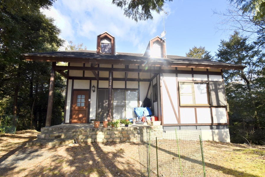 「広々32.5畳LDKと畳コーナーでゆったり！上郡町播磨自然高原X6地区の別荘物件」のメイン画像