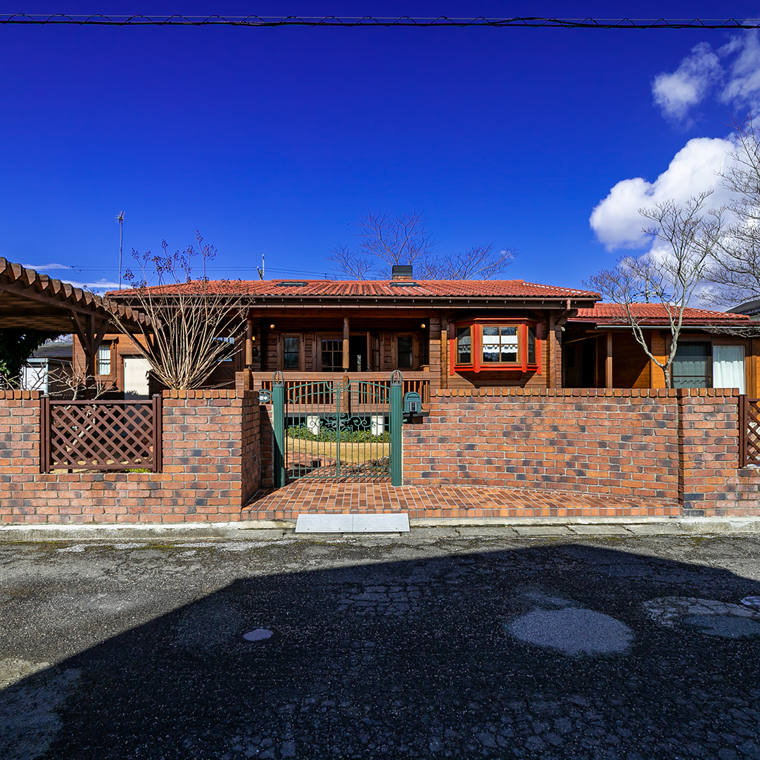 「ガーデニングが楽しめる庭付き！高島市今津町のログハウス物件」のメイン画像