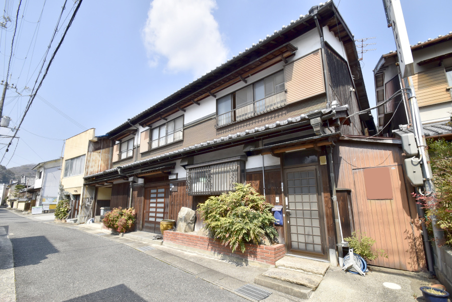 「趣ある街並みの中で暮らす！たつの市龍野町の店舗付き住宅物件」のメイン画像