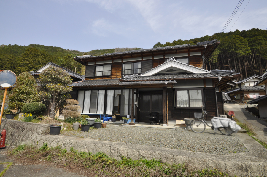 「家庭菜園が楽しめる！丹波市青垣町の広々一戸建て住宅物件」のメイン画像