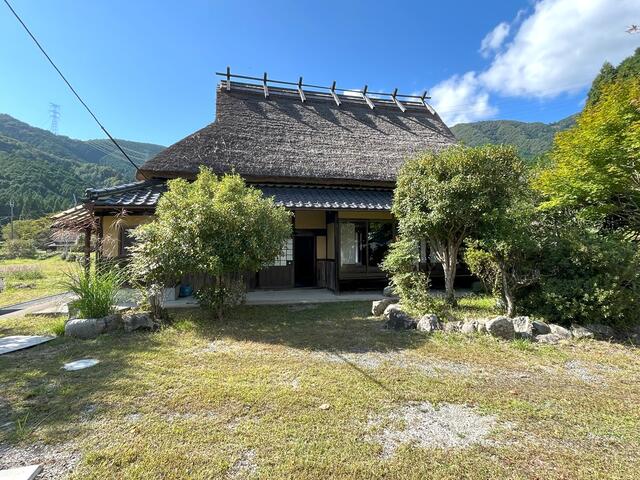 「囲炉裏とかまどで田舎暮らし満喫！丹波市青垣町大稗の古民家物件」のメイン画像