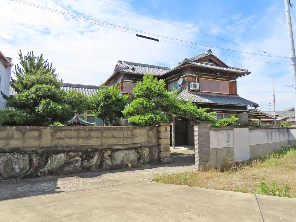「閑静な住宅街の8LDK！みなべ町芝の木造住宅物件」のメイン画像