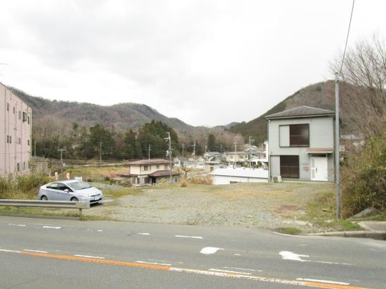 「国道173号線に面す、大型車入出庫可能な倉庫付き土地です、新名神川西ICまで車で20分の好アクセス、実測約380平米です。」のメイン画像