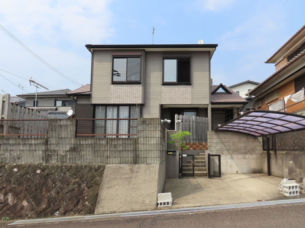 「ガーデニングが楽しめる広い庭付き！白浜町堅田青葉台の中古２階建て物件」のメイン画像