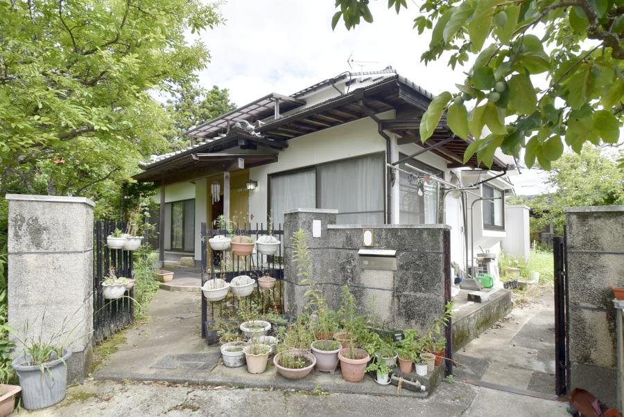 「大きな倉庫付きの8DK日本家屋♪たつの市揖西町の物件」のメイン画像