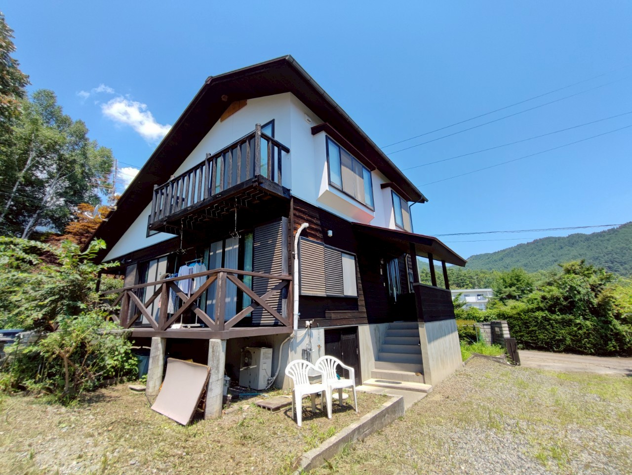 「開放感のある吹抜、リビングには、いろりがあります！」のメイン画像