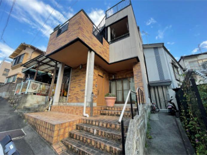 「１階の倉庫を改装すれば１台駐車可能」のメイン画像