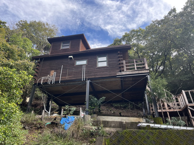 「四季折々の山の風景が楽しめます！伊勢市上野町のログハウス物件」のメイン画像