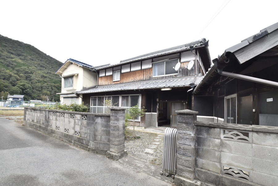 「地続きの農地付き！たつの市新宮町の日本家屋物件」のメイン画像