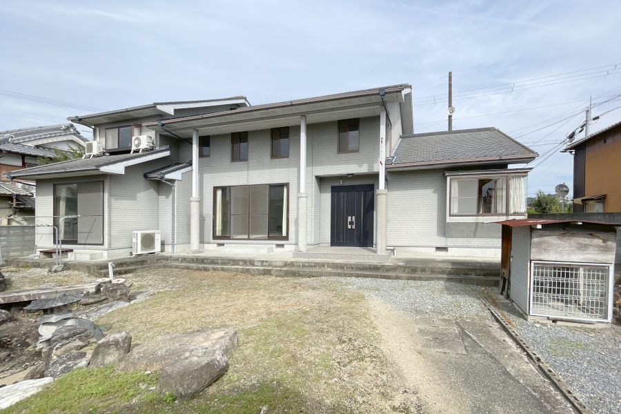 「吹抜けとキャットウォークが魅力！たつの市神岡町の2世帯住宅物件」のメイン画像