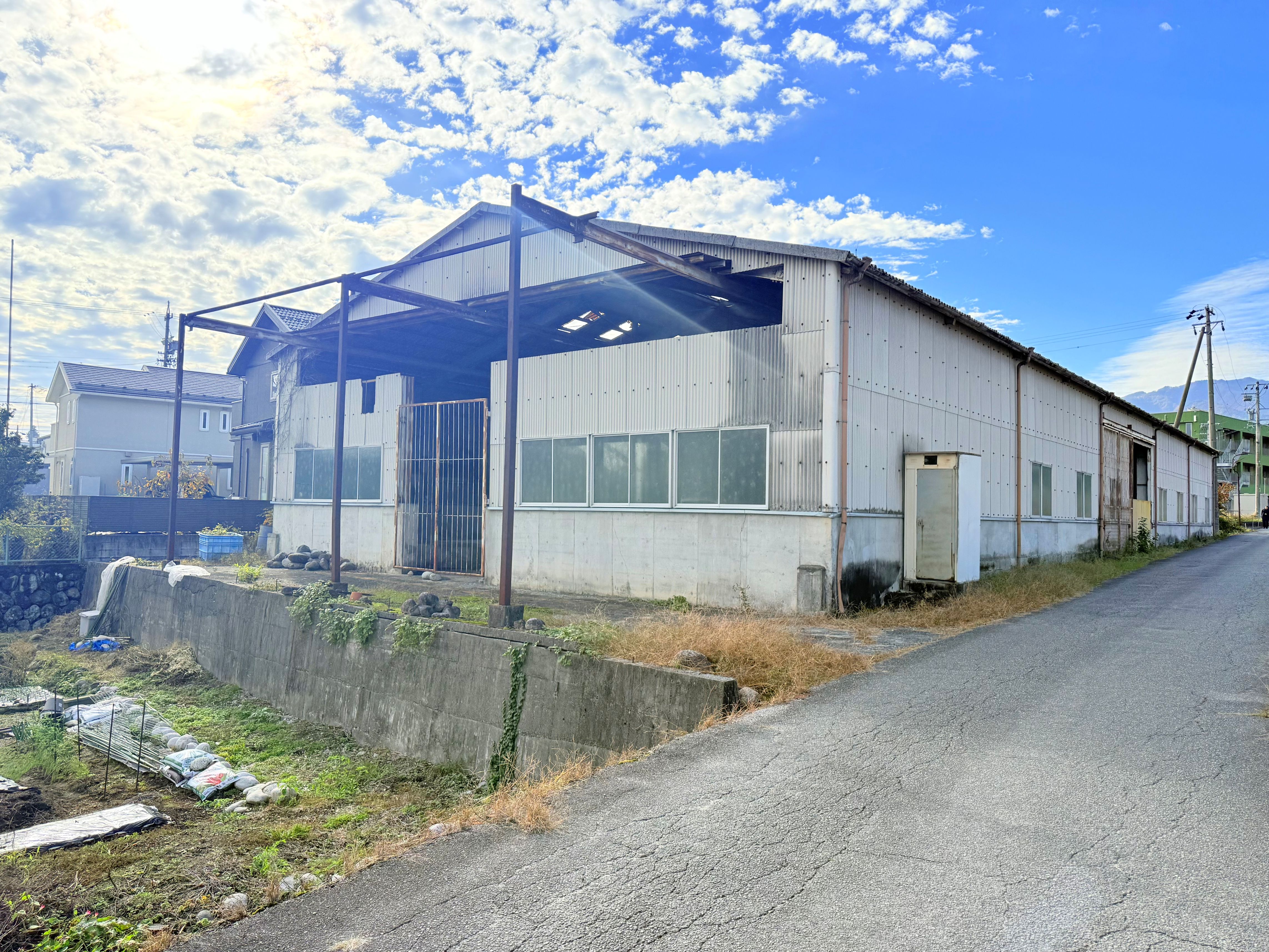 「宅地947㎡。売主にて更地にし、引き渡します。」のメイン画像