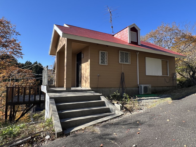 「天井が高く広いリビング！津市白山町伊勢見の戸建て物件」のメイン画像