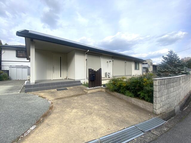 「太陽光パネル搭載の暮らしやすい平家建！丹波篠山市味間南の物件」のメイン画像