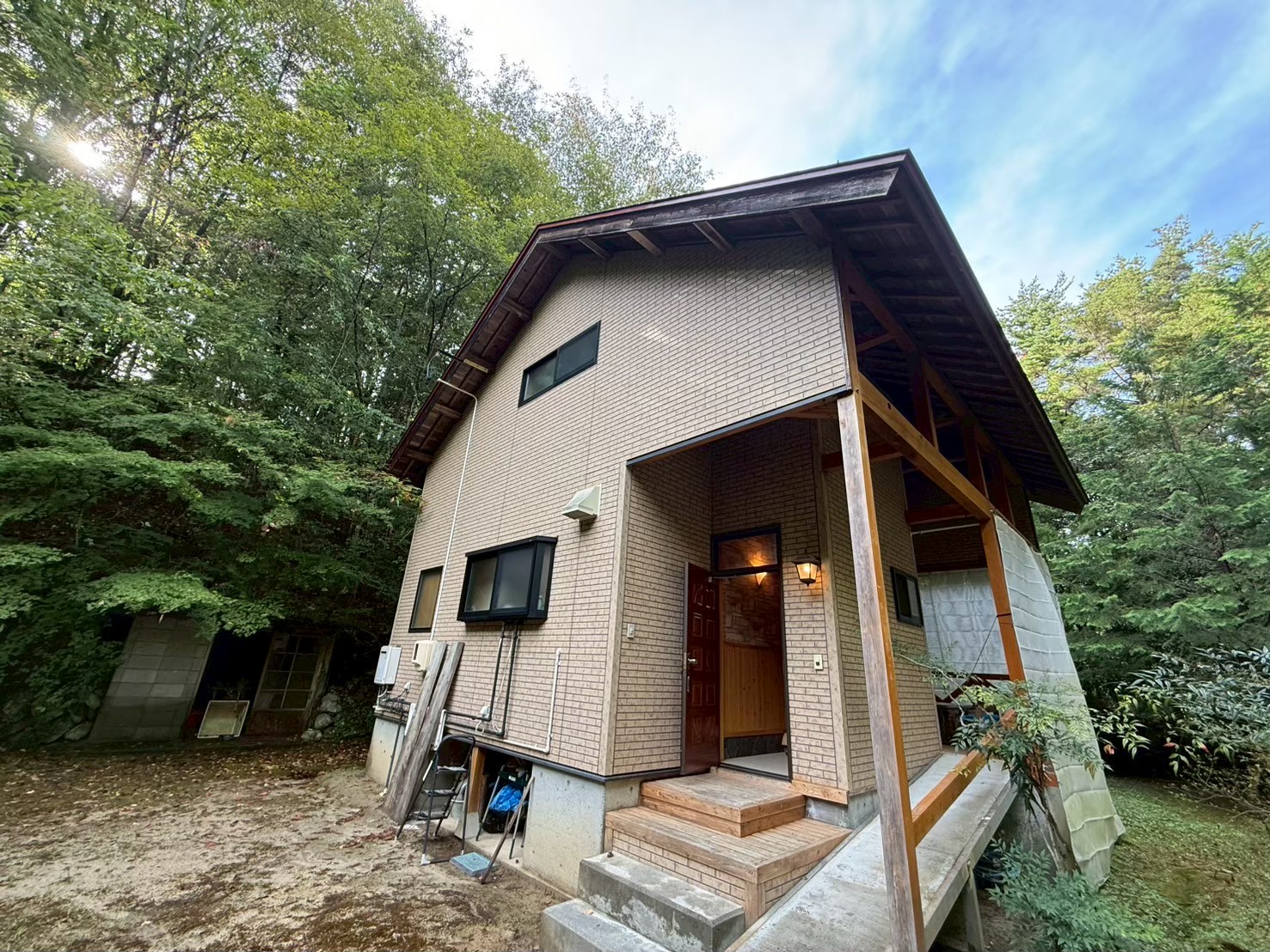 「避暑地として最適！木に囲まれた静かな立地。まわりを気にせず過ごせる環境です。」のメイン画像