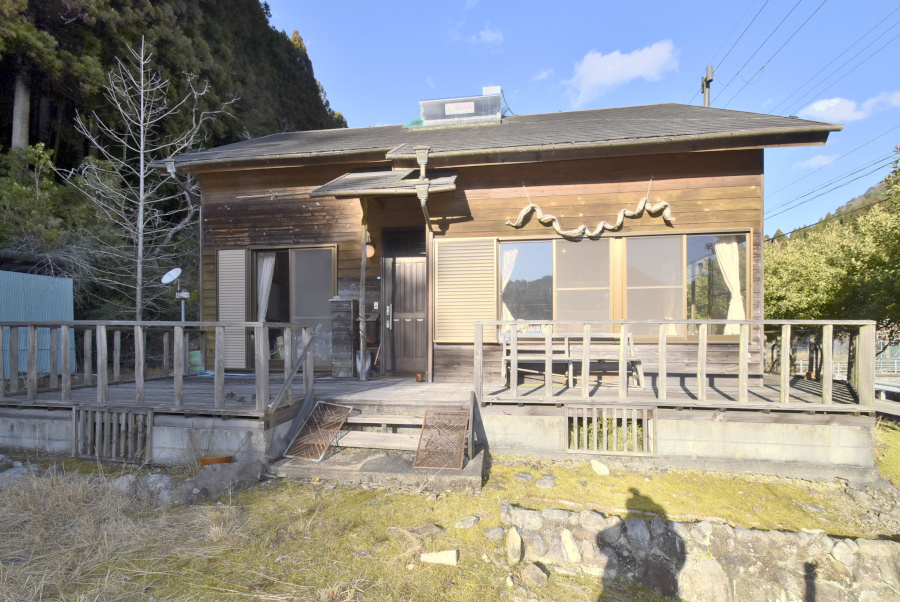 「陶芸小屋付き！姫路市夢前町のログハウス物件」のメイン画像