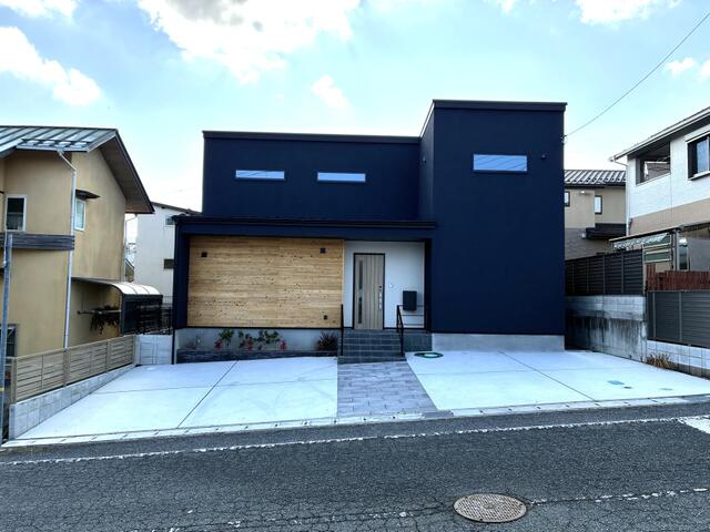 「開放感のある吹抜けのリビング！丹波篠山市住吉台の2階建物件」のメイン画像