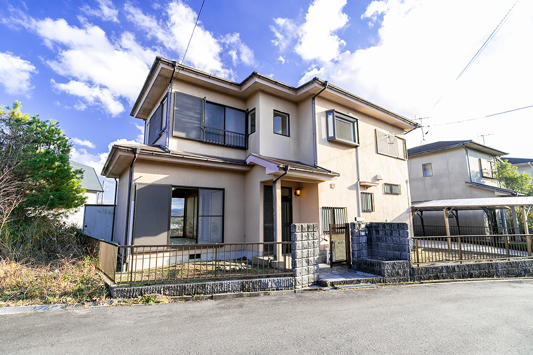 「三重県伊賀市上神戸　静かな住宅地に建つ見晴らしのいい中古住宅」のメイン画像