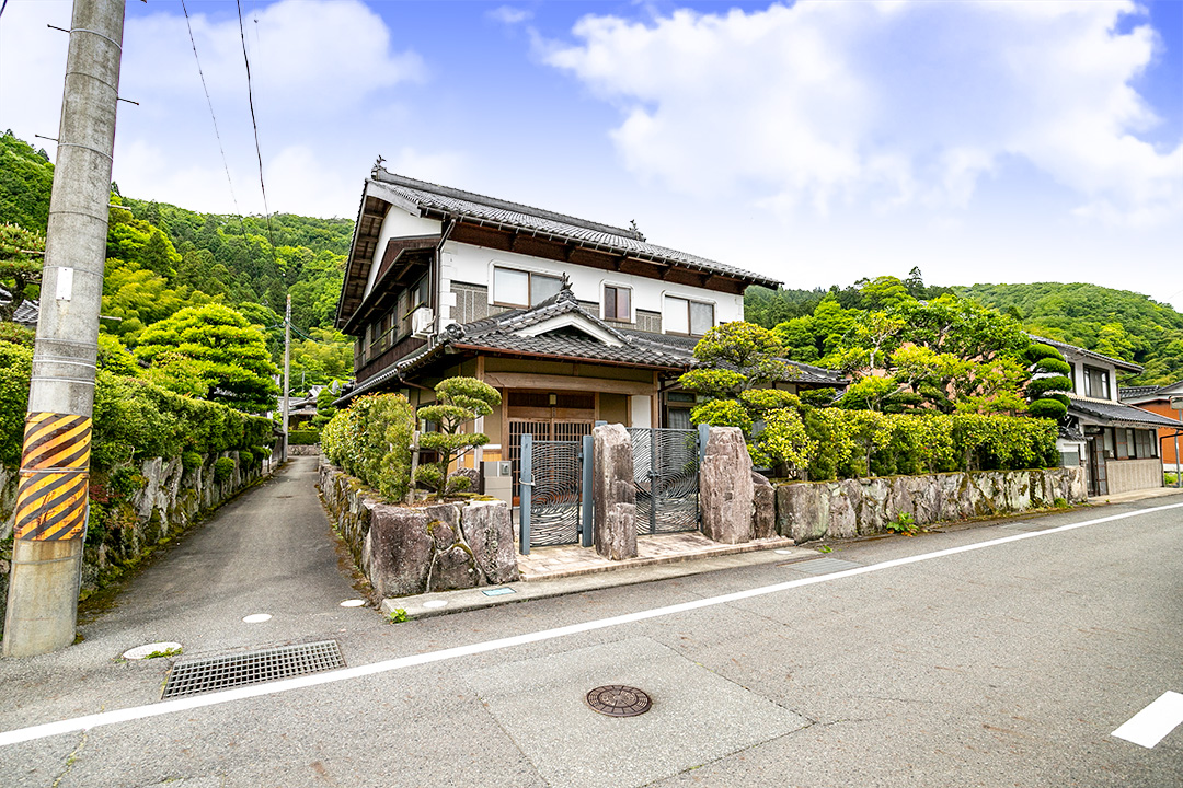 兵庫県朝来市新井　315坪の敷地に美しい和風庭園を擁する日本邸宅のサムネイル画像1