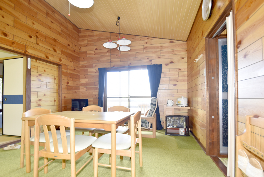 山の景色を楽しめるウッドデッキ付き！上郡町播磨自然高原の平家建別荘物件の画像3