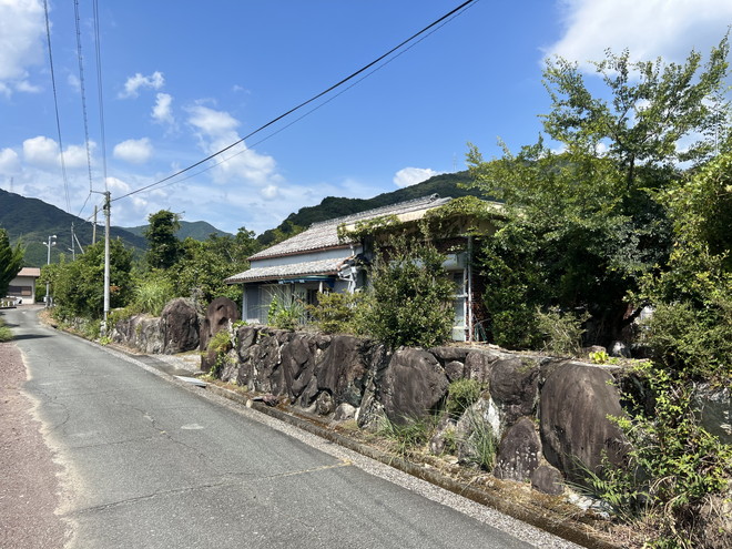 のどかな山々と川の音！度会郡南伊勢町村山の古民家物件の画像3