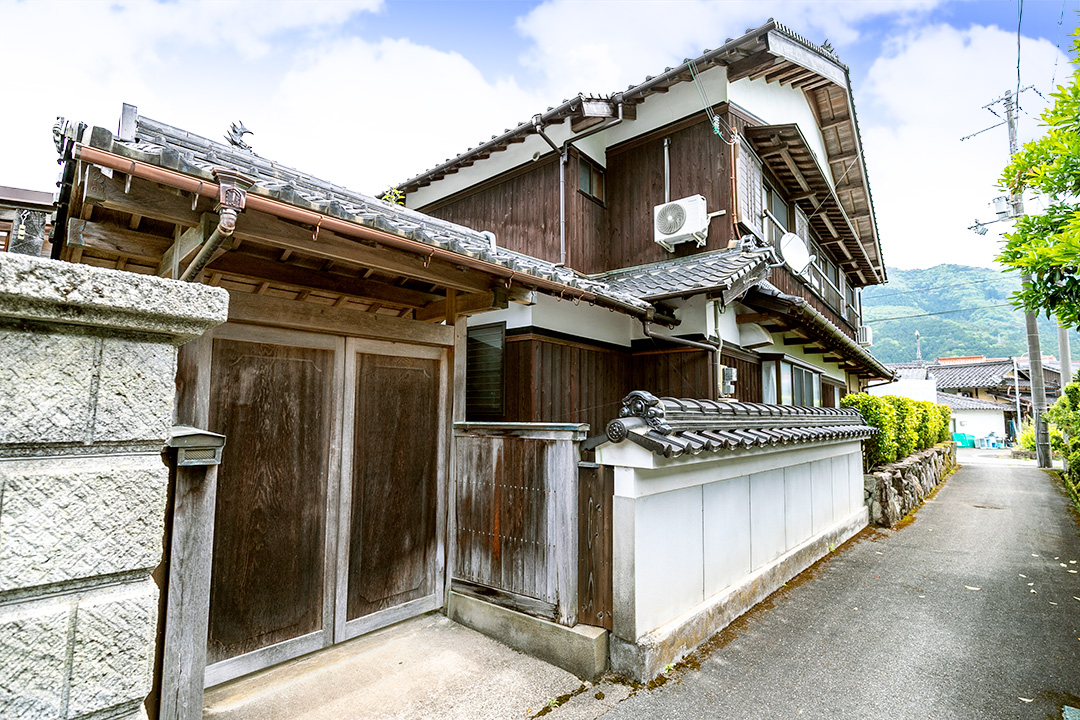 兵庫県朝来市新井　315坪の敷地に美しい和風庭園を擁する日本邸宅のサムネイル画像3