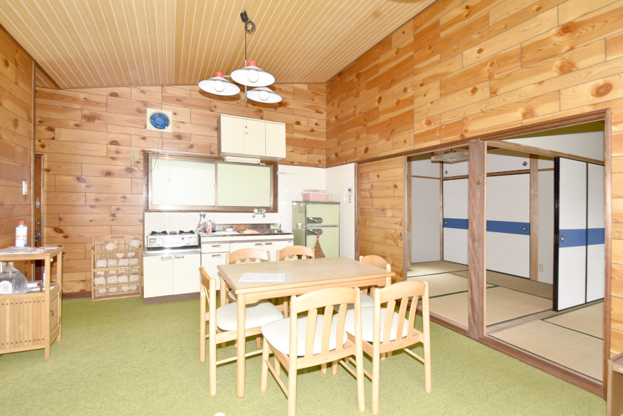 山の景色を楽しめるウッドデッキ付き！上郡町播磨自然高原の平家建別荘物件の画像4