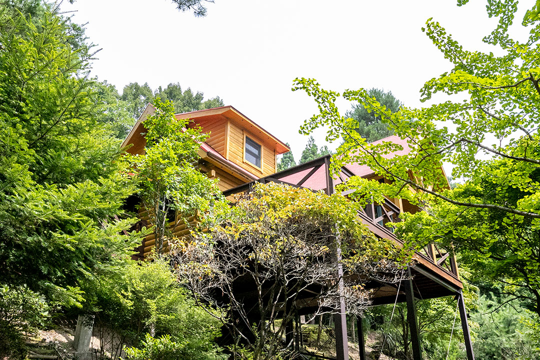 自然を満喫しながらバーベキューも！兵庫県姫路市安富町のログハウスのサムネイル画像5