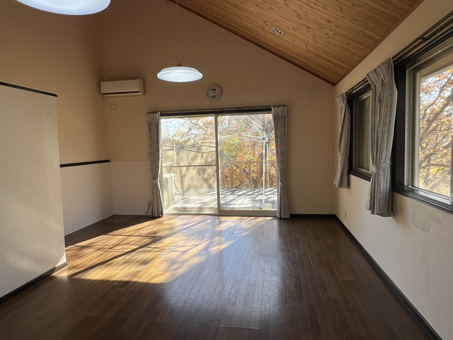 天井が高く広いリビング！津市白山町伊勢見の戸建て物件の画像5