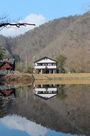 池と山の眺望が魅力！南丹市日吉町畑郷の中古別荘物件の画像6
