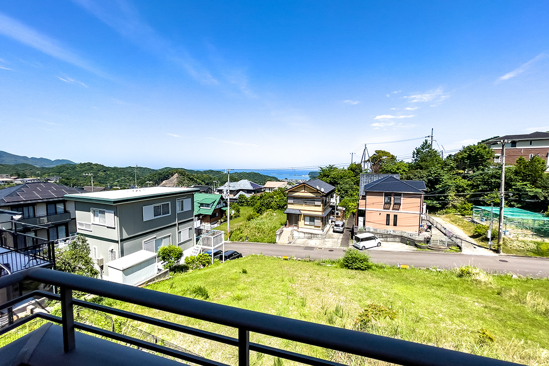 和歌山県那智勝浦町　広い庭付きの海が見える温泉付き中古住宅のサムネイル画像6