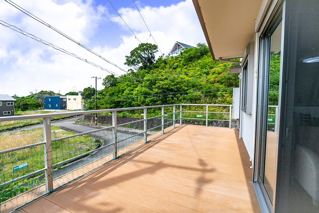 和歌山県白浜町堅田　眺めのいい広いウッドデッキがある温泉付き中古戸建の画像6