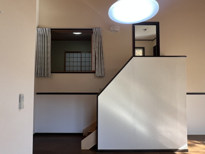 天井が高く広いリビング！津市白山町伊勢見の戸建て物件の画像7