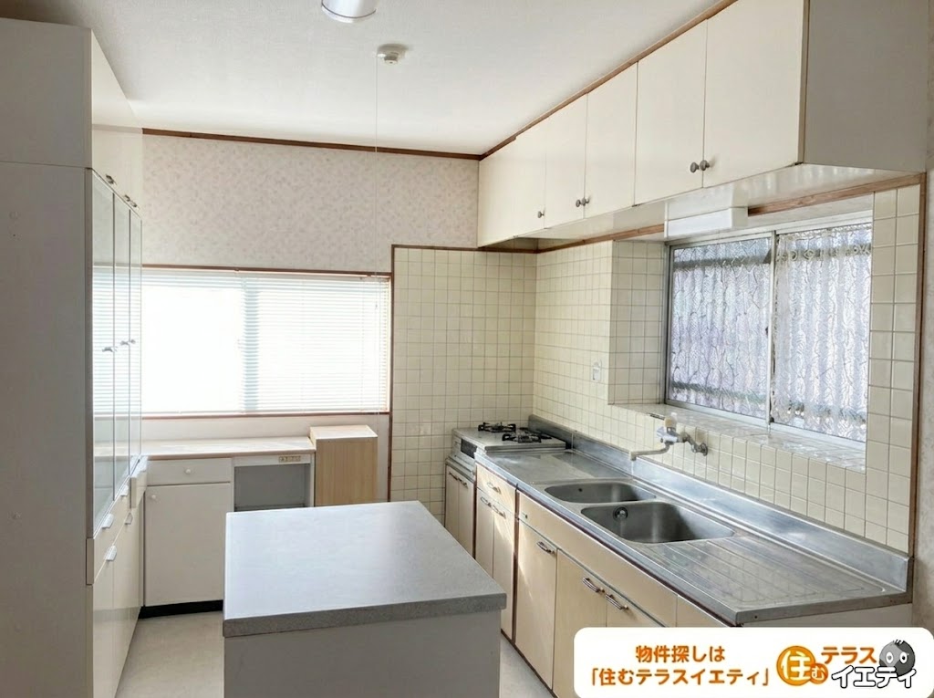 広々エントランスと充実収納！宇部市大字妻崎開作967番13の中古住宅物件の画像7