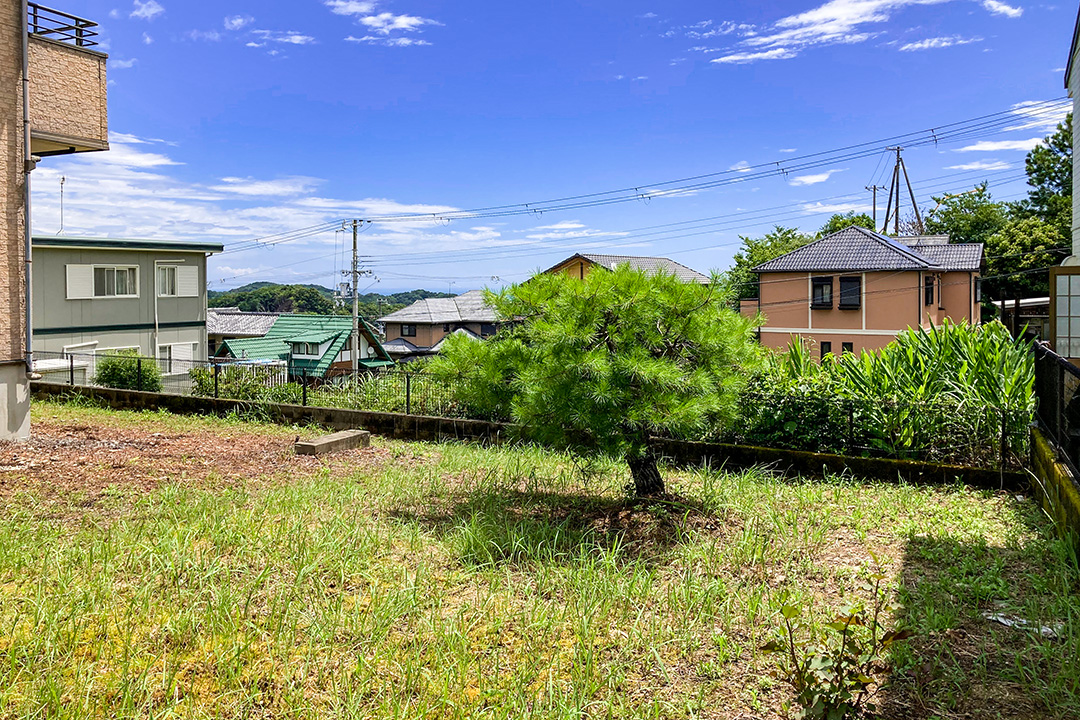 和歌山県那智勝浦町　広い庭付きの海が見える温泉付き中古住宅のサムネイル画像7