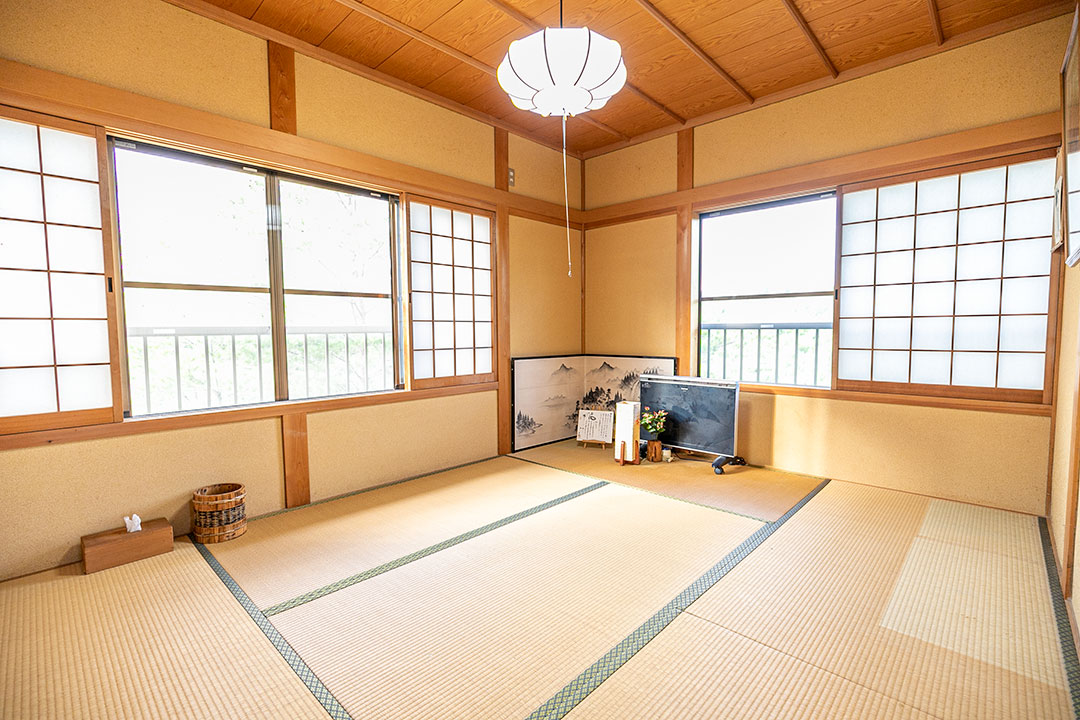 三重県伊賀市槇山　炉端焼居酒屋風の囲炉裏部屋がある和風中古住宅のサムネイル画像8