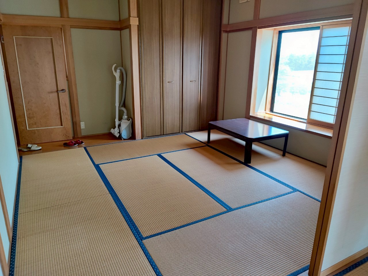 開放感のある吹抜、リビングには、いろりがあります！の画像14