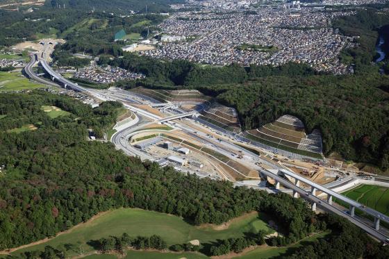 国道173号線に面す、大型車入出庫可能な倉庫付き土地です、新名神川西ICまで車で20分の好アクセス、実測約380平米です。の画像18
